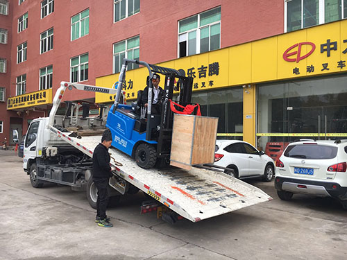 廈門電動(dòng)叉車公司，銷售比亞迪電動(dòng)叉車2.5噸一臺(tái)